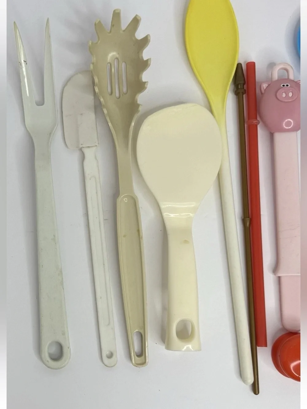 26 Piece Vintage Kitchen Gadget Lot | Retro Utensils Measuring Cups Spoons